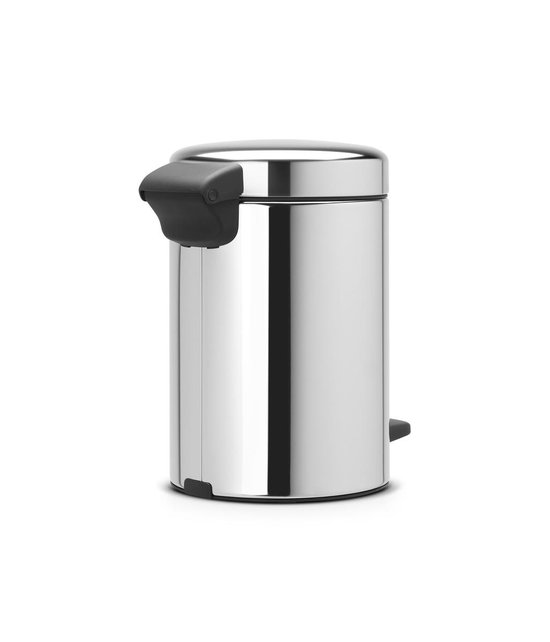 Brabantia NewIcon prullenbak, 3L, briljant staal, met zwarte handgreep en voetpedaal aan de zijkant.