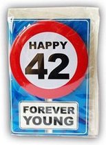 Happy Birthday kaart met button 42 jaar