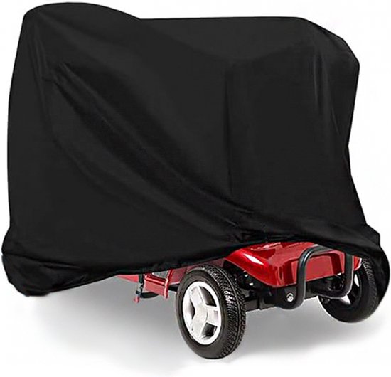 Zwarte scootmobiel hoes over rode scootmobiel, met witte wielen.