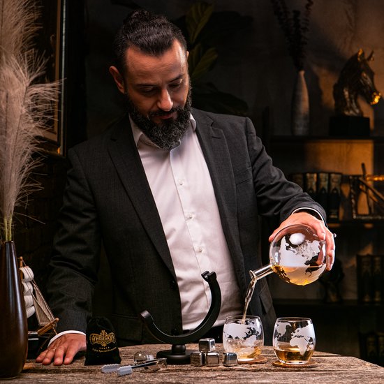 Whisiskey Whiskey Karaf - Wereldbol - Luxe Whisky Karaf Set - 0,9 L - Decanteer karaf - Whiskey Set - Incl. 4 RVS Whiskey Stones, 2 Whiskey Glazen & Extra Accessoires