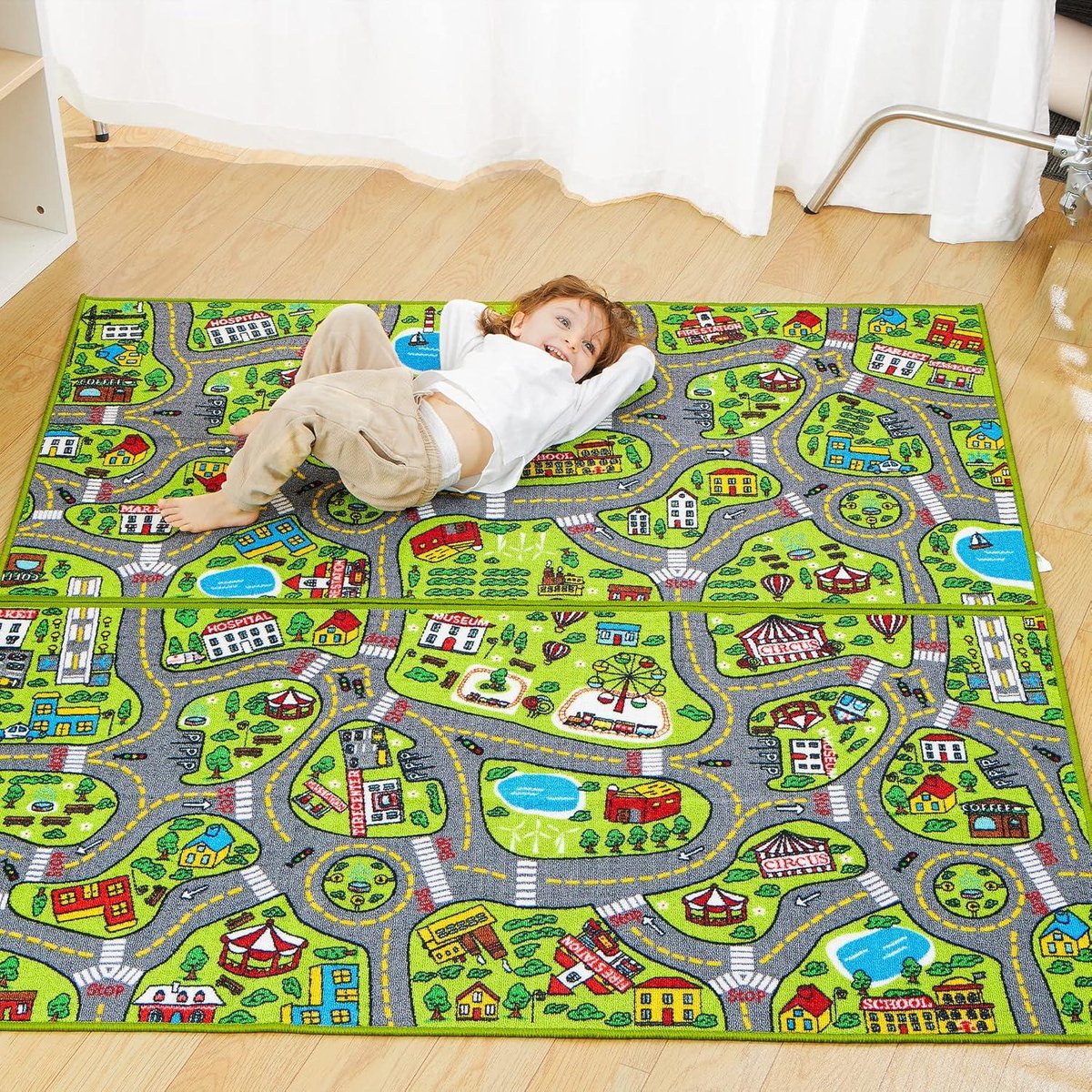 JOYIN Vloerkleed Kinderkamer 80x150cm met 12 Mini Auto Speelgoed voor Kinderen vanaf 3 Jaar, Speelvloerkleed Straat Vloerkleed, Autovloerkleed voor Jongens Meisjes voor Slaapkamer & Speelkamer JOYIN Vloerkleed Kinderkamer 80x150cm met 12 Mini Auto Speelgoed voor Kinderen vanaf 3 Jaar, Speelvloerkleed Straat Vloerkleed, Autovloerkleed voor Jongens Meisjes voor Slaapkamer & Speelkamer