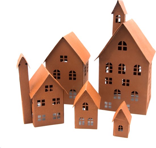 Cinq maisons en métal rouille, de petite à grande taille, avec des fenêtres détaillées.