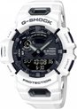 Witte G-Shock GBA-900-7AE horlogekast met zwarte wijzerplaat. Display toont 10:08:36. Tekst: G-SHOCK, CASIO, TEPTRACKER, SHOCK RESIST.