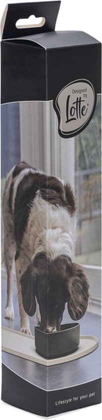 Verpakking met afbeelding van een hond die uit een voerbak eet.