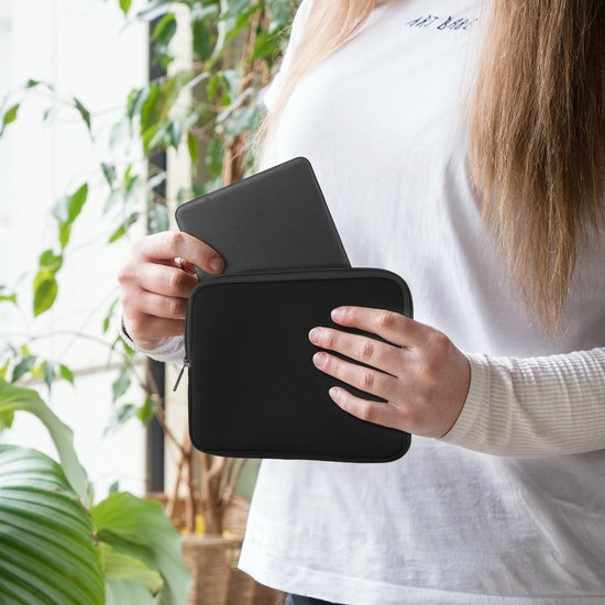 kwmobile E-Reader beschermhoes - beschermhoes 17,5 x 14,7 cm voor E-Reader in neopreen - zwart van kwmobile — afbeelding 5