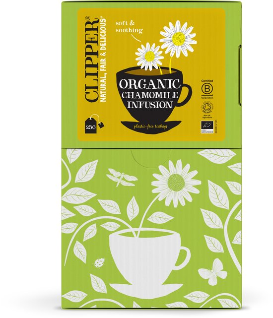 Clipper Biologische Kamille Infusie thee verpakking met 250 plasticvrije zakjes. Illustratie van een kopje met kamillebloemen en vlinders.