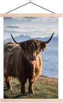 Posterhanger incl. Poster 40x60 cm - Schoolplaat - Schotse Hooglander - Bergen - Zee - Textielposter - Blanke latten