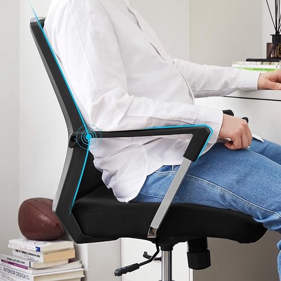 Gedetailleerde weergave van de ergonomische ondersteuning van een zwarte bureaustoel met mesh rugleuning.