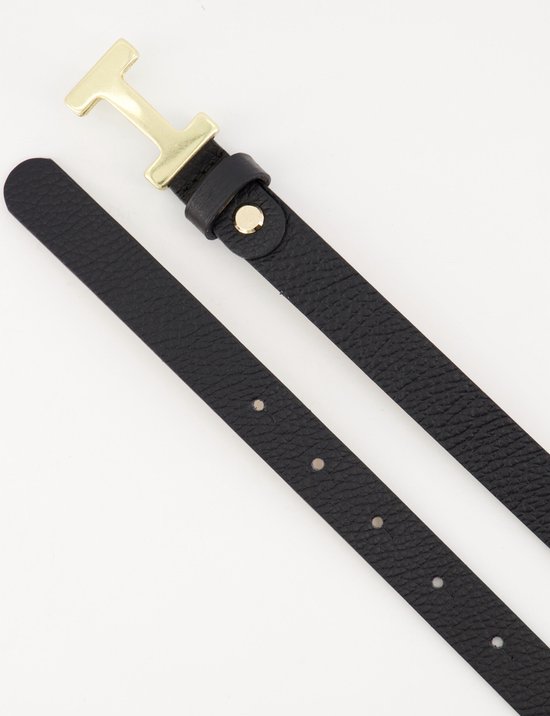 Zwarte lederen riem met fijne korrel en gouden H-gesp, getoond met de riem losgemaakt.