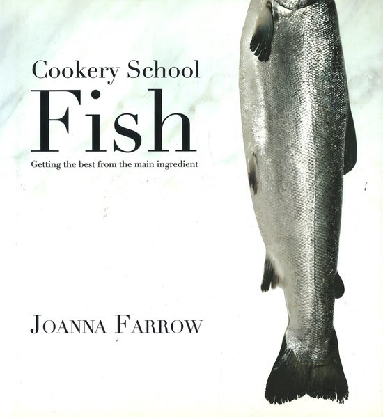 Kookboek 'Cookery School Fish' door Joanna Farrow met een zilverkleurige vis op een witte marmeren achtergrond.