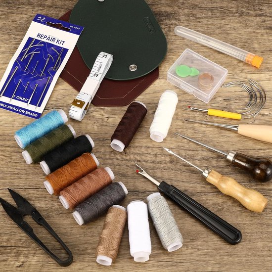 AOT Naaiset met, Sarastas 172 naaitoebehoren met, compleet naaigereedschap voor beginners, reizigers, familieleden en vrienden. Uitgerust met 48 spoelen draad, naainaalden enz