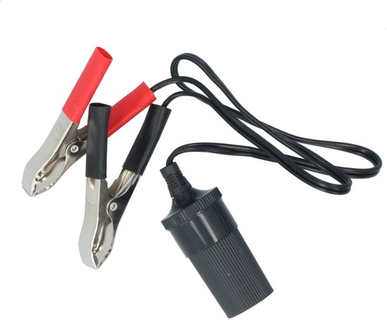 Zwarte kabel met twee rode en twee zwarte accuklemmen, en een zwarte sigarettenaanstekerplug.