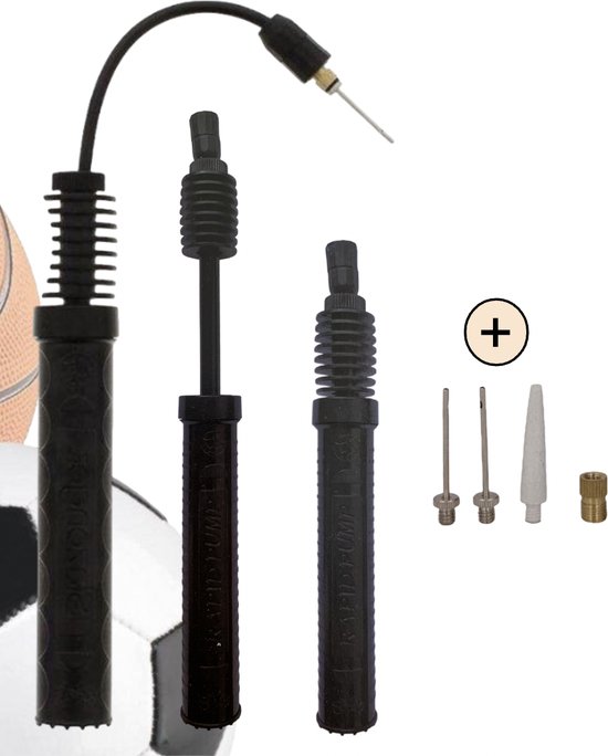 Twee zwarte balpompen met accessoires zoals naalden en een adapter naast een voetbal en basketbal.