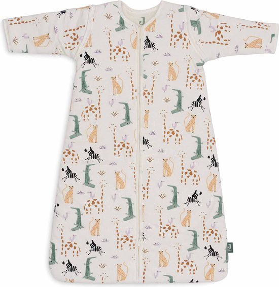 Crème pyjama met lange mouwen en jungle print: giraffen, krokodillen, zebra's en luipaarden.