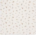 Witte hydrofiele doek met bruine print van konijnen, kuikens, bloemen en takjes.