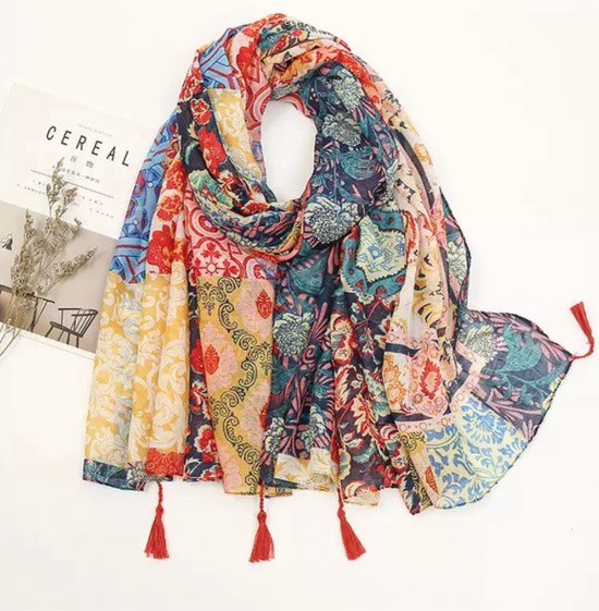 Foto: Emilie scarves sjaal bloemenprint franjes bohemian ibiza print