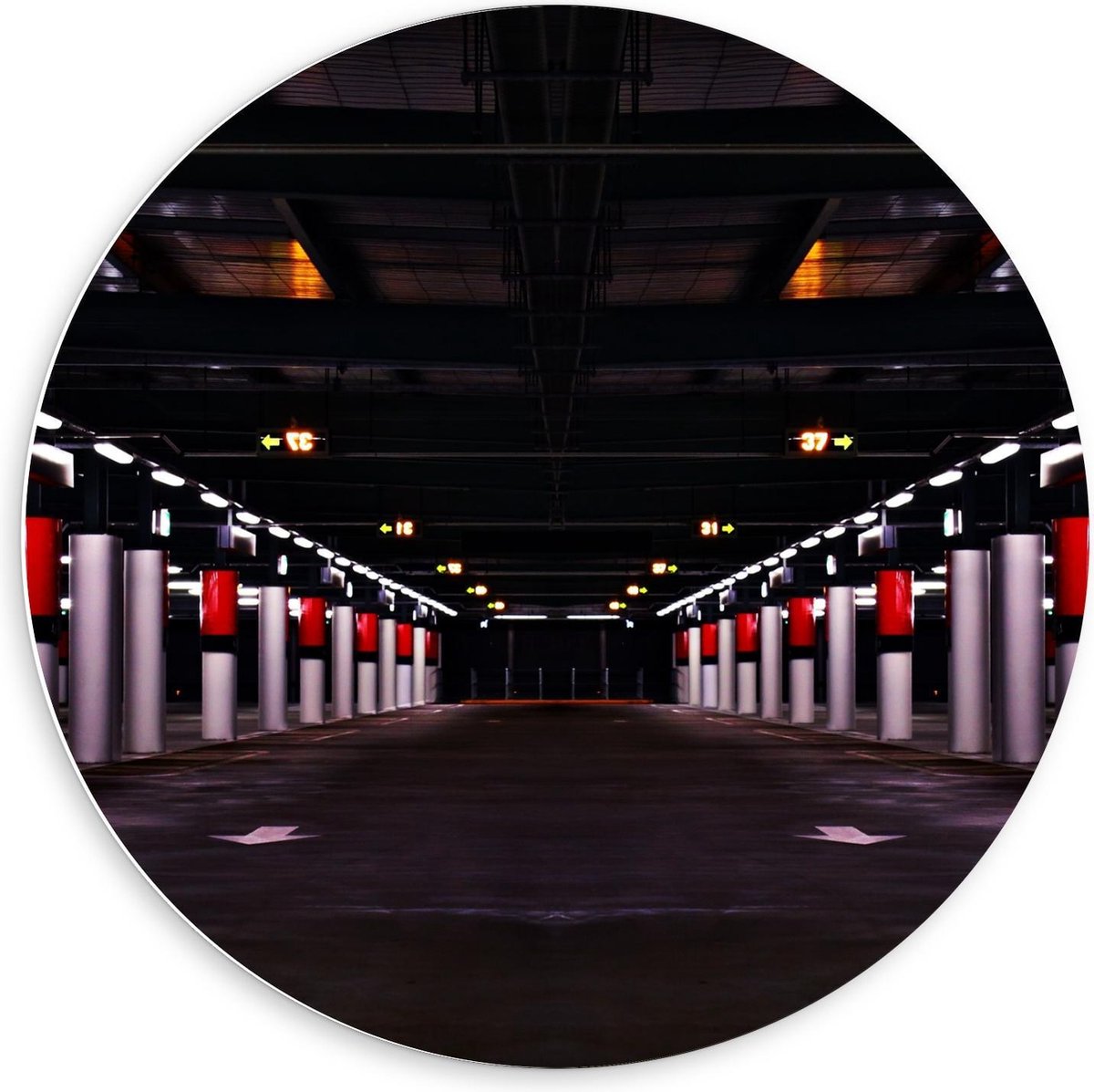 Forex Wandcirkel - Parkeergarage met Rode Palen - 60x60cm Foto op Wandcirkel (met ophangsy