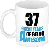 37 great years of being awesome cadeau mok / beker wit en blauw