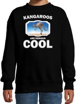 Dieren kangoeroes sweater zwart kinderen - kangaroos are serious cool trui jongens/ meisjes - cadeau kangoeroe/ kangoeroes liefhebber 12-13 jaar (152/164)