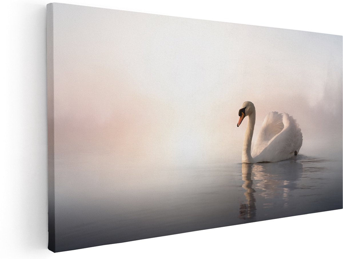 Artaza Canvas Schilderij Zwaan in het Water tijdens de Mist - 140x70 cm - Groot - Wanddecoratie Woonkamer - Schilderijen - Muurdecoratie