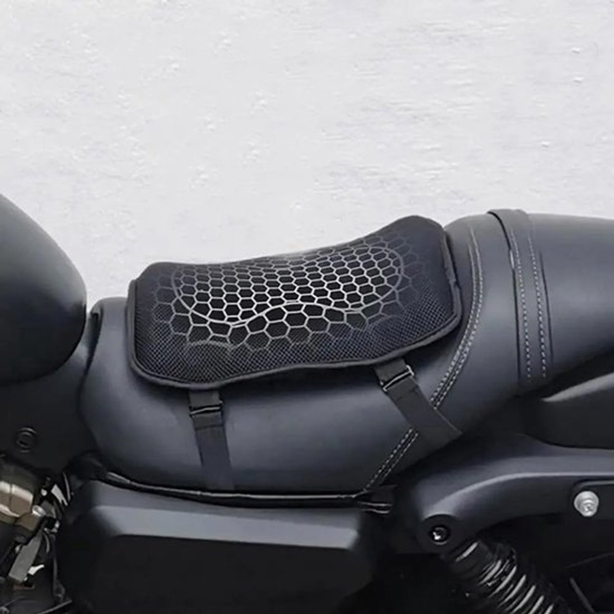 Motorfiets Zadelkussen - Universeel Gel Kussen - Comfortabel Rijden - 3D Honingraat Structuur - 32x28x7 cm - Zwart