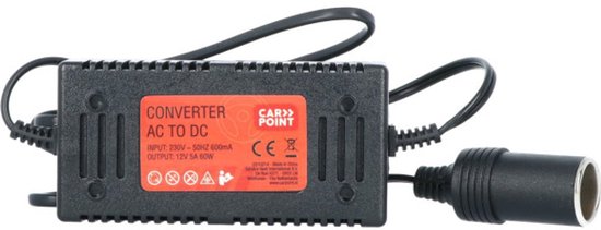 Zwarte 230V naar 12V omvormer met rode label. Tekst: CONVERTER AC TO DC, INPUT: 230V-50Hz 600mA. Output: 12V 5A 60W.