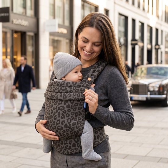 LUVION® Baby carrier MILANO Grey Leopard - Draagzak Baby - Ergonomische Buikdrager en Rugdrager - OEKO-TEX® Katoen - Grijs met Luipaard Patroon van Luvion — afbeelding 5
