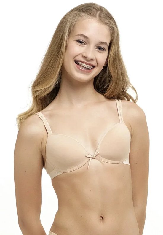 Jong meisje met een huidkleurige beugel-bh met verstelbare bandjes en strikje middenvoor.