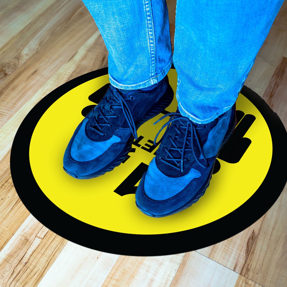 Antislip vloerstickers met beschermlaag - COVID-19 VLOER - VERPLICHTE AFSTAND BEWAREN - 1 sticker van 60x60 cm