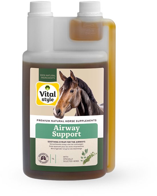 VITALstyle LuchtwegSupport - Paarden Supplement - Verzachtende Siroop Voor De Luchtwegen - Met o.a. Honing & Tijm - 1 L VITALstyle LuchtwegSupport - Paarden Supplement - Verzachtende Siroop Voor De Luchtwegen - Met o.a. Honing & Tijm - 1 L