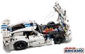 Openende achterkant van de witte LEGO Technic Dodge Viper GTS-R sportauto, met zichtbare motorcomponenten.