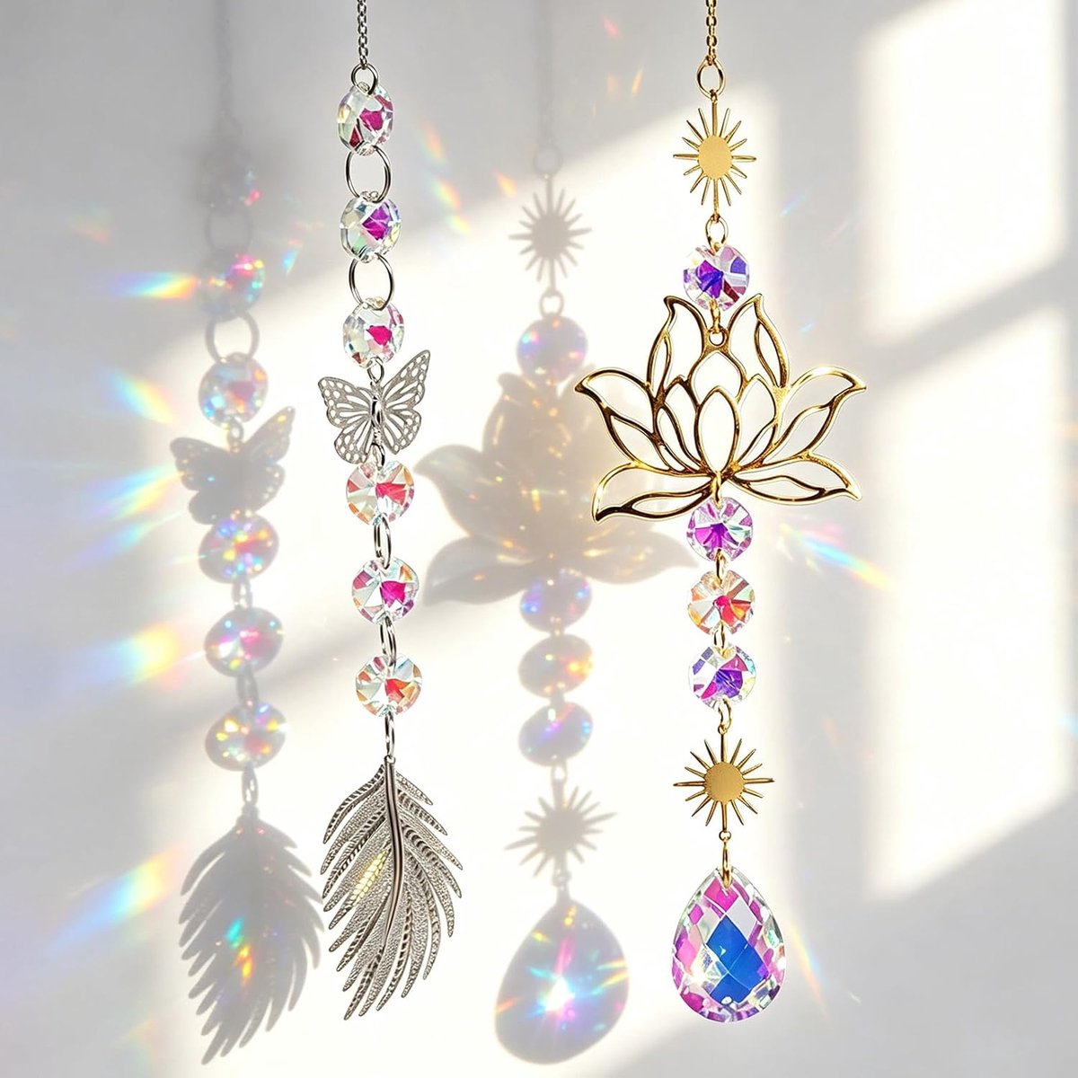 SnelShoppen - 2 stuks zonnevangers kristal met kristalprisma, elegante messing lotus bloemen, vlinder raamdecoratie, hangend 43 cm lichtvanger voor hu