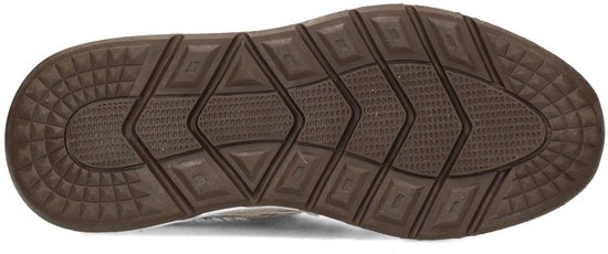 Onderkant van een bruine sneaker met een geometrisch profiel.