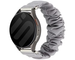 Strap-it Scrunchie Nylon bandje 20mm geschikt voor Samsung Galaxy Watch 7 (40/44mm) / Galaxy Watch 6 (Classic) / Galaxy Watch 5 (Pro) / Galaxy Watch 4 / Watch 3 / Watch FE / Polar Ignite 3-2 / Pacer / Unite / Huawei GT3 - GT2 (Grijs)