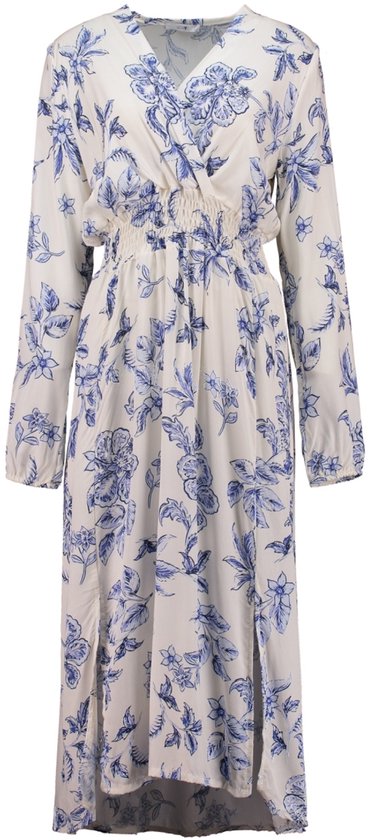 Wit satijnen jurkje met blauwe bloemenprint, lange mouwen en strikceintuur, met v-hals.