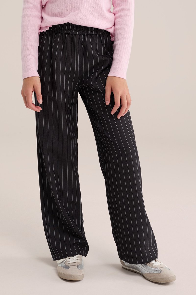 WE Fashion Meisjes straight fit broek met krijtstreep