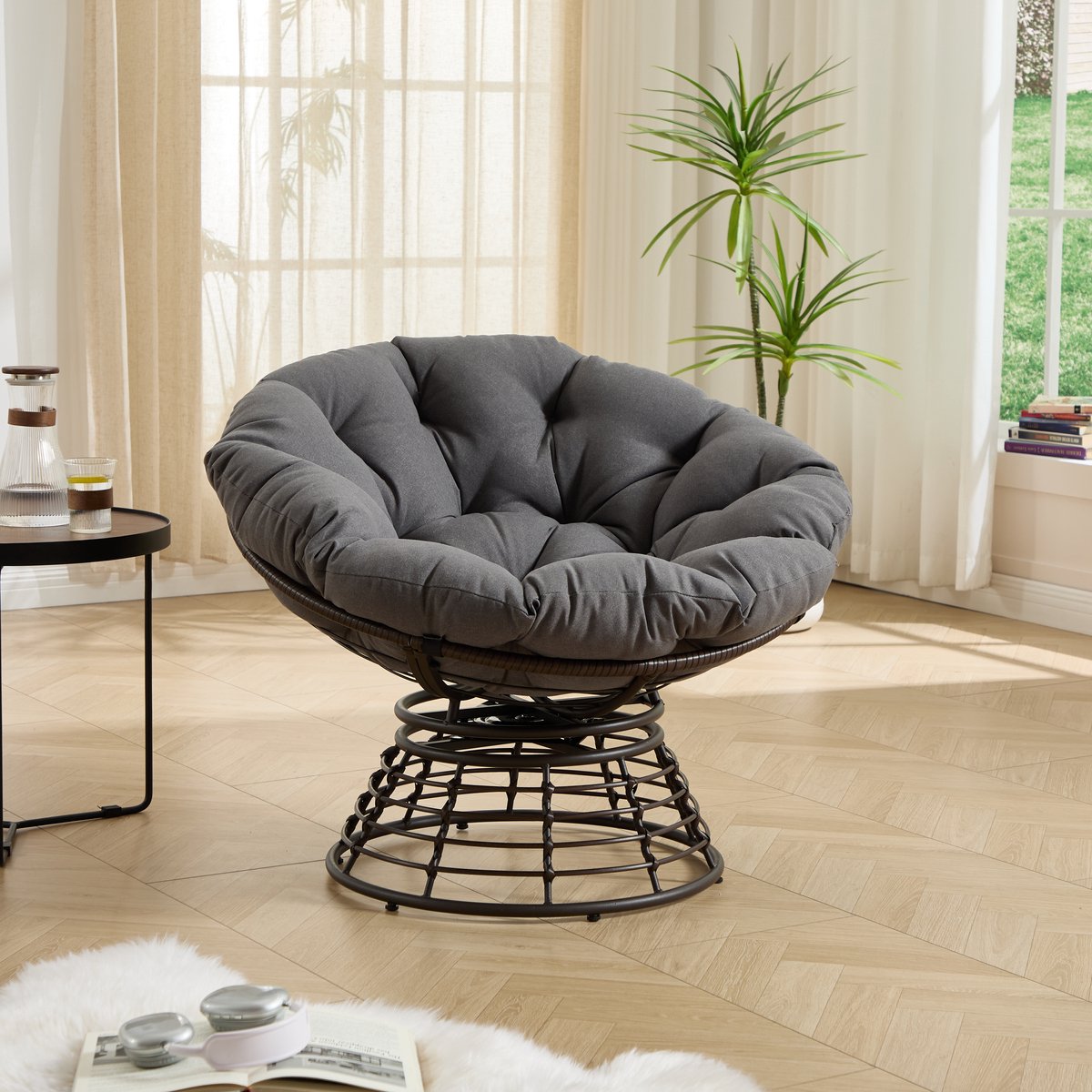 OKWISH Fauteuil - 92 x 67 cm - 360 Graden Draaibaar Met Dik Kussen - Voor Woonkamer, Slaapkamer of Leeshoek - Rotan En Metaal - Bruin En Grijs