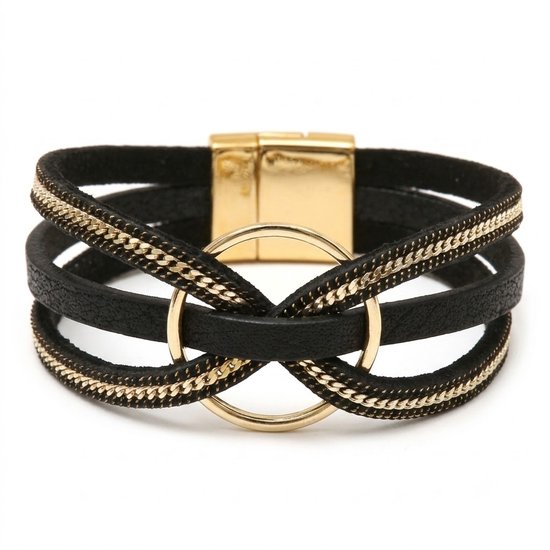 Zwarte meerlaagse leren armband met gouden kettingen en cirkeldetail, met magnetische sluiting.
