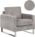 Grijze corduroy fauteuil met een close-up van de stoftextuur en verchroomde metalen poten.