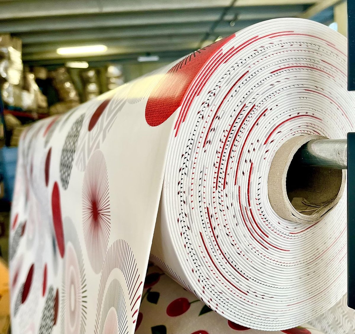 Tafelkleed - Onderlegger - Tafel decoreren - Waterdicht en vuilafstotend - 140 x 200 cm - Wit rood zwart