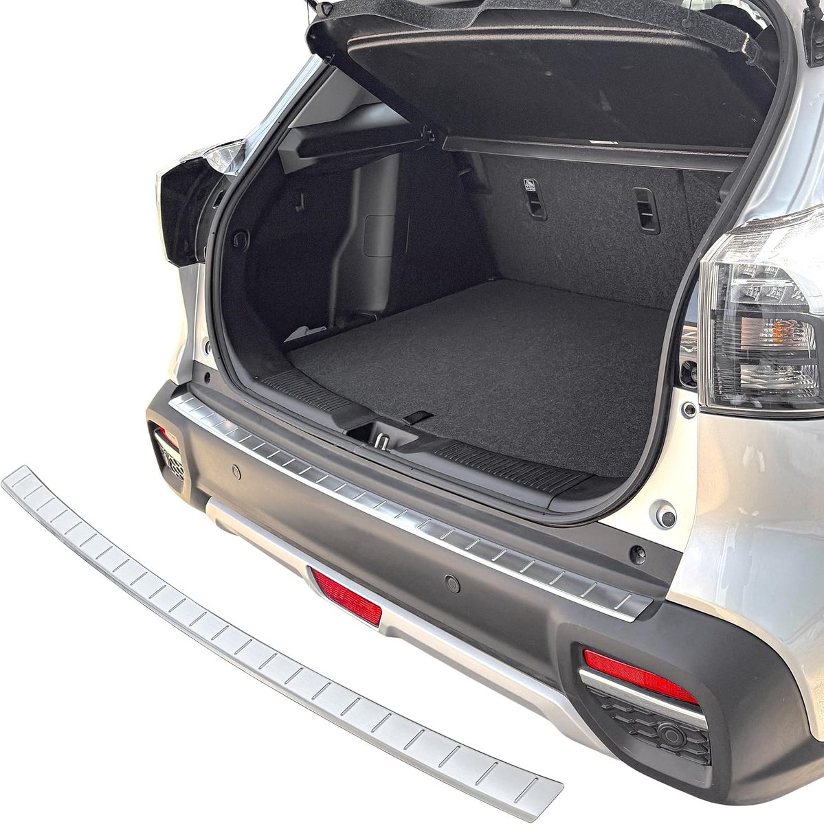 Bumperbescherming, geschikt voor Suzuki S-Cross II, bouwjaar vanaf 2022, geborstelde beschermstrip voor de bumper met gestructureerd oppervlak en kleefmontage