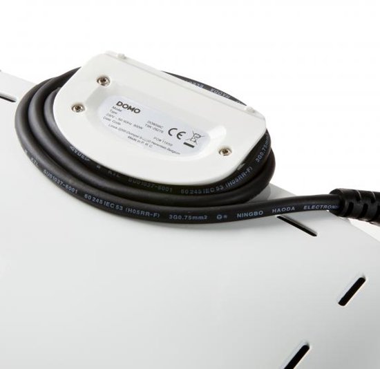 Appareil à croque-monsieur DOMO blanc avec cordon noir et marquage CE. Type de câble : 3G0.75mm².