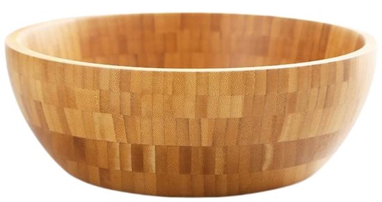Ronde bamboe kom met een gestreept mozaïekpatroon in natuurlijke houttinten.