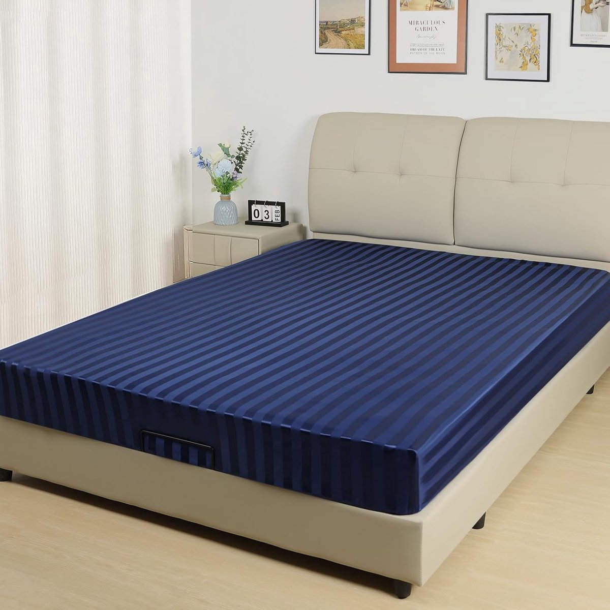 Satin Hoeslaken, Zijdezacht Polyester Satijn Weefsel, 36 cm Diepe Zakken met Elastieke Hoekbanden, 140 x 200 x 36 cm, Marine Blauw Strepen