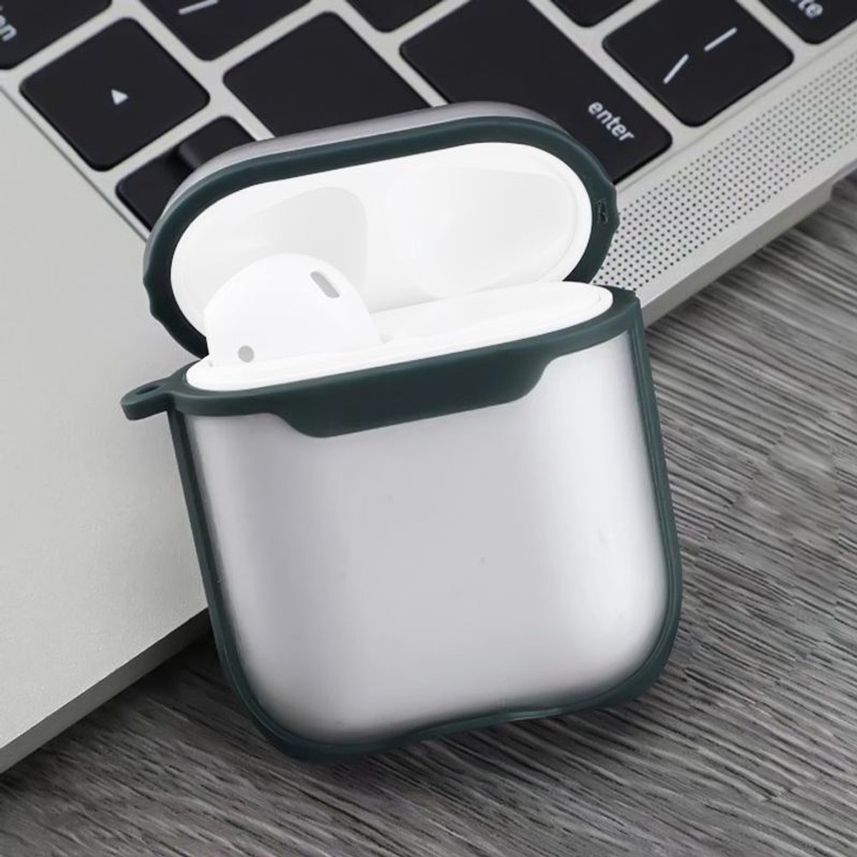 Mobigear Hoesje geschikt voor Apple AirPods 1 Hardcase Hoesje | Mobigear Shockproof - Groen