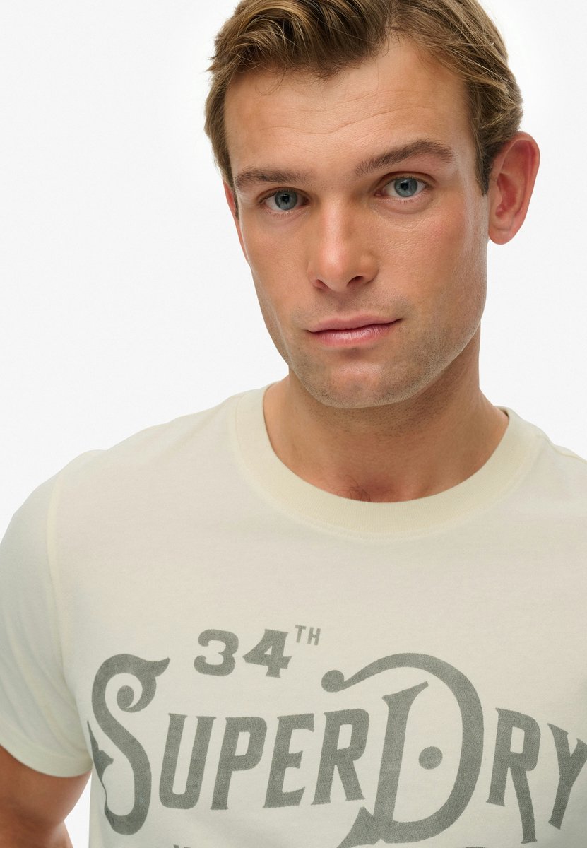 Superdry T-shirt Heritage Brand Relaxed Tee M1012229a Riff Mannen Creme