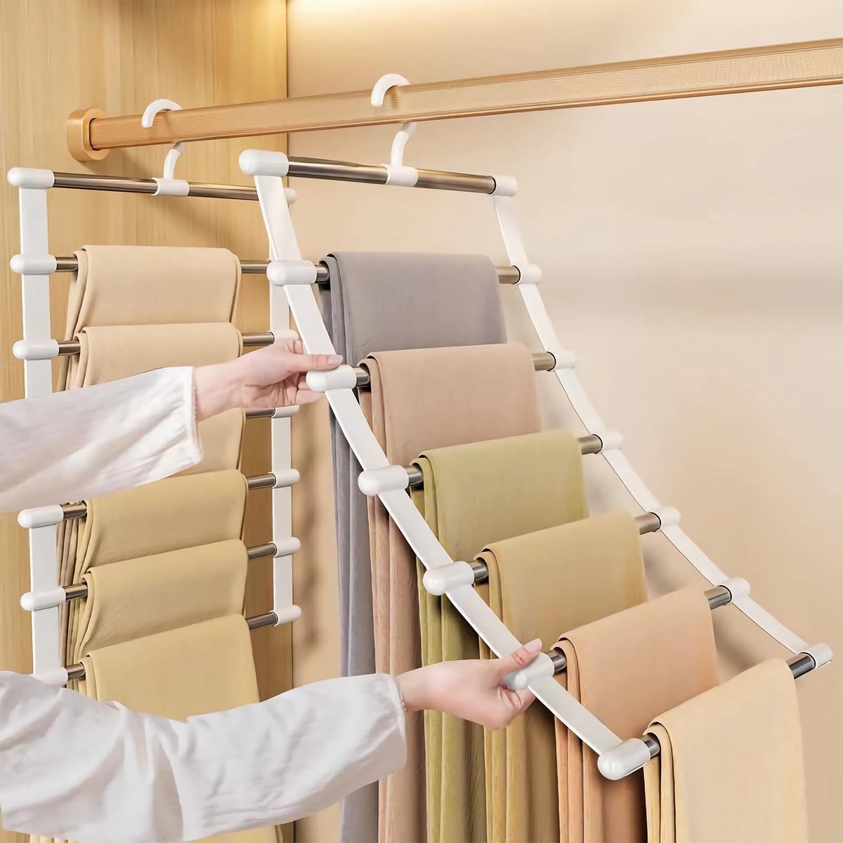 Dailygoods- Broekhanger 6-in-1 - Ruimtebesparend 80% - Roestvrij Staal - Antislip - Vouwbaar - Voor Kledingkast - Kledinghanger