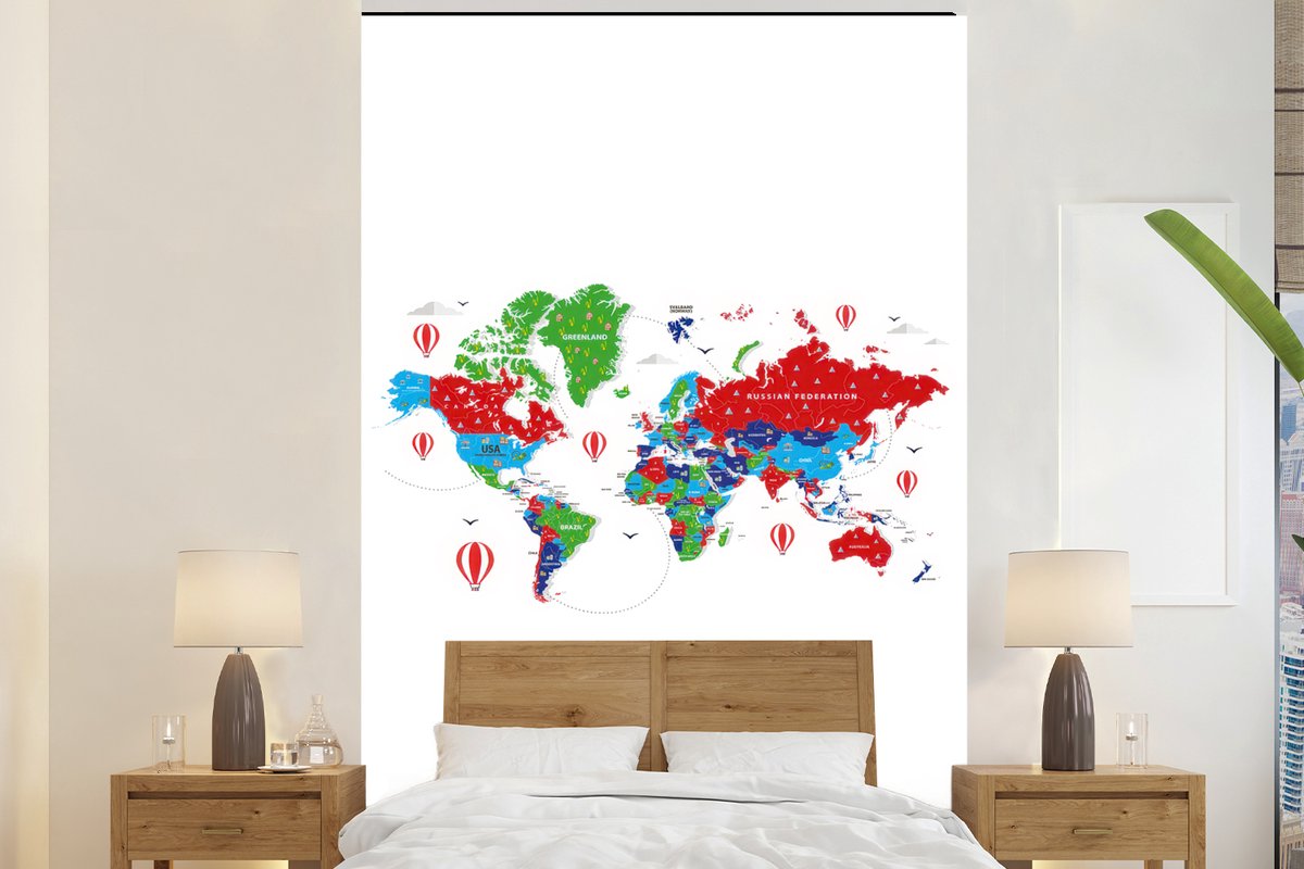 Behang - Fotobehang Wereldkaart - Kleuren - Luchtballon - Breedte 155 cm x hoogte 240 cm
