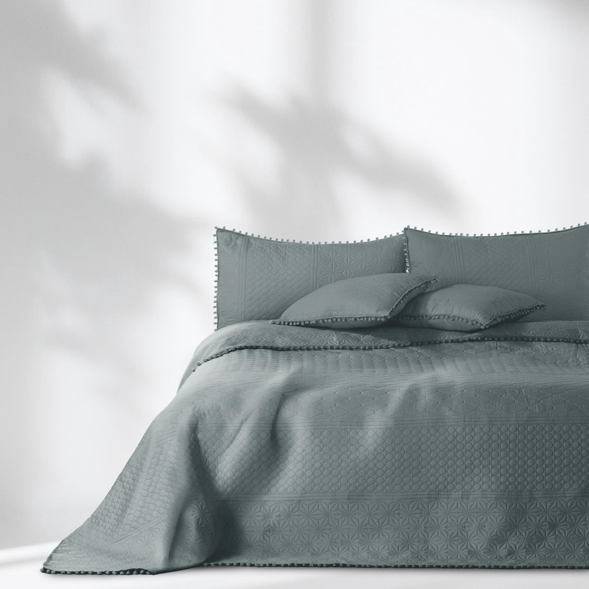 Sprei met pompons 260 x 280 cm bedsprei tweezijdig ultrasoon stiksel polyester Meadore grijs