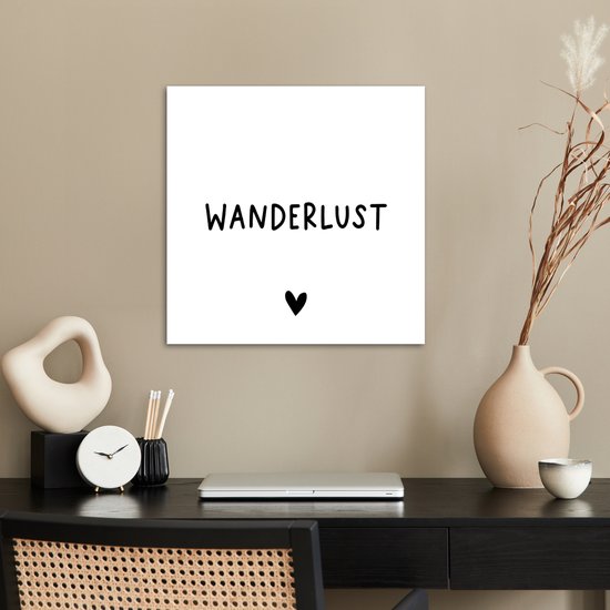 Poster 50x50 cm - Engelse quote "Wanderlust" met een hartje op een witte achtergrond - Posters - Kamer decoratie - Wanddecoratie woonkamer - Muurdecoratie slaapkamer
